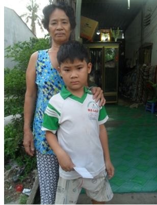 Trao tiền từ thiện