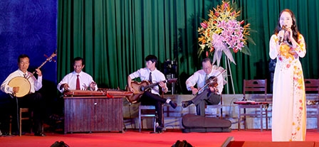 Ra mắt CLB Đờn ca tài tử Trường Đại học Cần Thơ