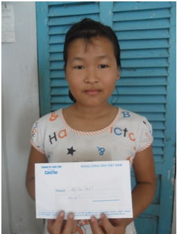 Trao tiền từ thiện