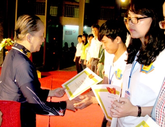 Trao giải Hội thi Olympic Hóa học sinh viên toàn quốc lần VIII-2014
