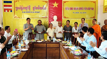 Chúc đồng bào Khmer đón Tết Chôl Chnăm Thmây yên vui, đầm ấm!