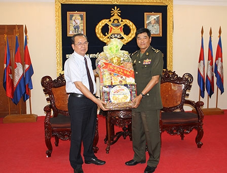 TP Cần Thơ thăm và
chúc Tết Chôl Chnăm Thmây tại Campuchia