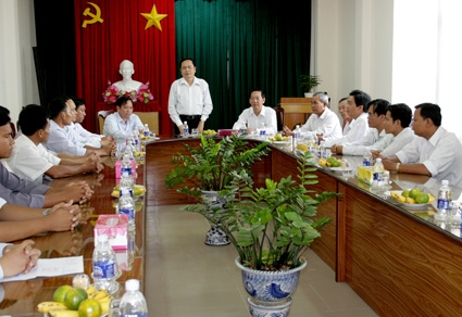 LÃNH ĐẠO THÀNH PHỐ THĂM, CHÚC MỪNG CÁN BỘ, VIÊN CHỨC BÁO CẦN THƠ KHMER NGỮ NHÂN DỊP CHÔL CHNĂM THMÂY