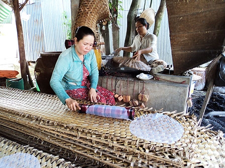 Phát triển kinh tế tập thể gắn với xây dựng vùng sản xuất 

tập trung