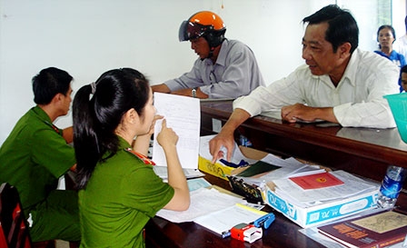 Nghiêm túc khắc phục hạn chế, 
khuyết điểm, xây dựng đảng bộ Trong sạch vững mạnh