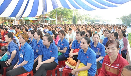 Tổ chức lễ phát động "tháng công nhân" năm 2014