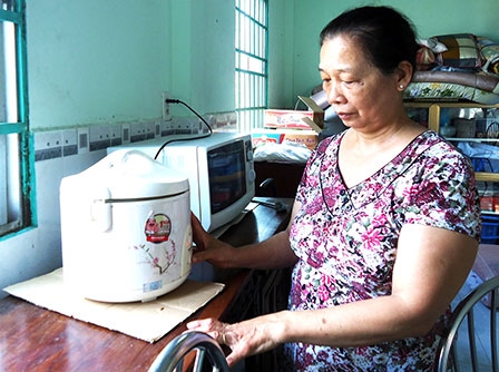 Chung tay tiết kiệm điện 
vì lợi ích cộng đồng