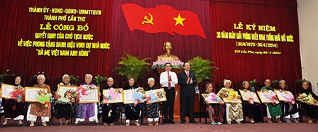 Long trọng tổ chức Lễ kỷ niệm 39 năm Ngày
Giải phóng hoàn toàn miền Nam, thống nhất đất nước