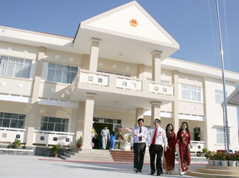 NHỘN NHỊP NHỮNG NẺO ĐƯỜNG VUI