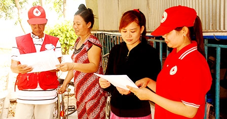 Phối hợp tuyên truyền về an toàn giao thông 
và tập huấn sơ cấp cứu cho các lực lượng liên quan