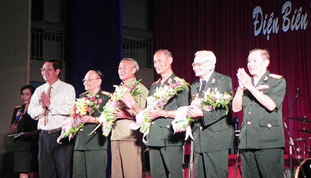 Gần 1.300 cựu chiến binh, đoàn viên thanh niên giao lưu
“Chiến thắng Điện Biên Phủ - Thiên anh hùng ca thời đại Hồ Chí Minh”