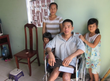 Trao tiền từ thiện