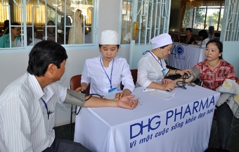 Khám bệnh cấp thuốc miễn phí cho 500 công nhân lao động và người nghèo