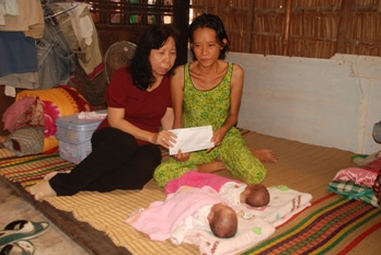 TRAO TIỀN TỪ THIỆN