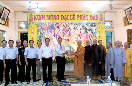 Diễu hành xe hoa và văn nghệ mừng Lễ Phật Đản 2014