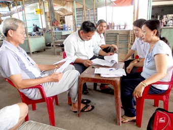Vì sao người dân khu vực chợ Thới Long chưa được
cấp giấy chứng nhận quyền sử dụng đất?