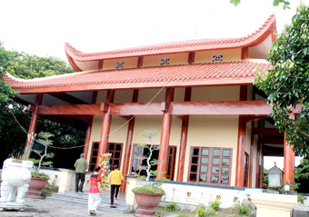 Viếng Bác Hồ ở hòn Đá Bạc