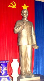 Viếng Bác Hồ ở hòn Đá Bạc