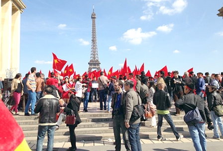 Tuần hành ở Pháp phản đối 
hành động sai trái của Trung Quốc