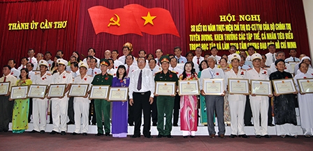 ĐẢNG BỘ VÀ NHÂN DÂN THÀNH PHỐ CẦN THƠ ĐẨY MẠNH VIỆC HỌC TẬP VÀ LÀM THEO 
TẤM GƯƠNG ĐẠO ĐỨC HỒ CHÍ MINH
