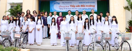 Trao 20 xe đạp cho học sinh nghèo hiếu học
