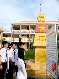 KHÁNH THÀNH MÔ HÌNH “CỘT MỐC CHỦ QUYỀN TRƯỜNG SA”