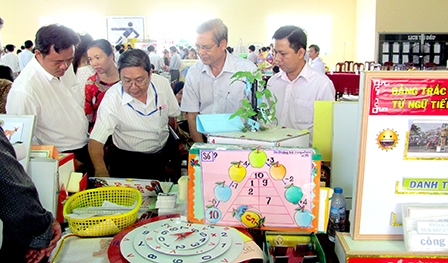 Đa dạng đồ dùng dạy học tự làm