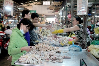 Thực phẩm tươi sống 
lại tăng giá