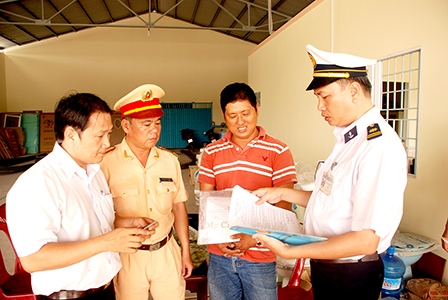 Kiểm tra, xử lý nhiều trường hợp vi phạm quy định Luật Giao thông đường thủy nội địa