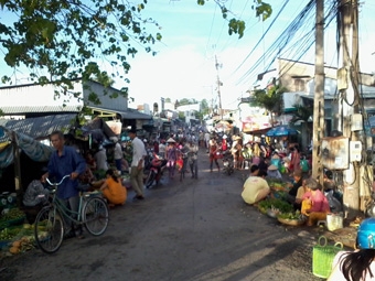 Cần chấn chỉnh, sắp xếp việc mua bán khu vực cầu Miễu Ông