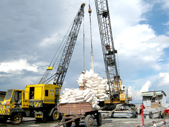 TẠO ĐIỀU KIỆN THUẬN LỢI ĐỂ DOANH NGHIỆP TIẾP CẬN
HỆ THỐNG THÔNG QUAN HÀNG HÓA TỰ ĐỘNG-VNACCS/VCIS