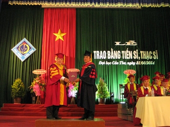 Thêm 587 tân thạc sĩ, tiến sĩ