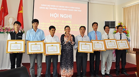 Tập trung xây dựng Đảng bộ trong sạch vững mạnh, lãnh đạo nâng cao chất lượng đào tạo