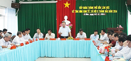 Chủ tịch UBND thành phố làm việc với UBND huyện Thới Lai
và quận Ô Môn về tình hình kinh tế - xã hội