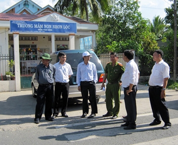 Lắp đặt, điều chỉnh, bổ sung các biển báo hiệu giao thông đường bộ trên địa bàn huyện Phong Điền