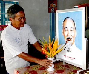 “Ông sáu cầu đường” làm theo gương Bác