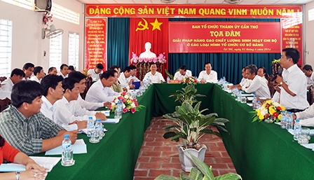 Làm gì để nâng cao chất lượng 
sinh hoạt chi bộ?