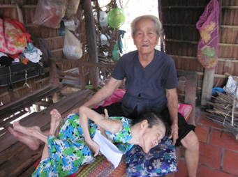 TRAO TIỀN TỪ THIỆN