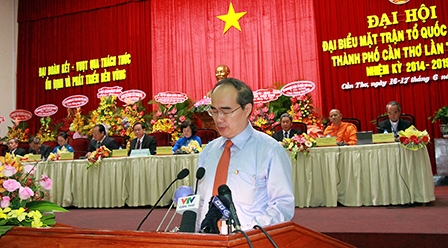 Nâng cao vai trò của Mặt trận trong tập hợp 
và phát huy sức mạnh khối đại đoàn kết toàn dân tộc, 
thực hiện thắng lợi các nhiệm vụ chính trị