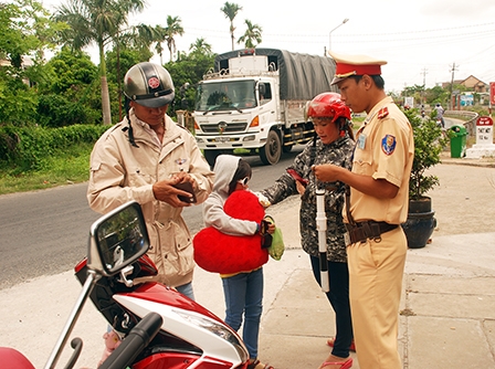 Cán bộ, đảng viên phải chấp hành nghiêm quy định không được uống rượu, bia ngày làm việc