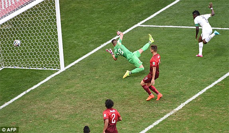 <img hspace=5 src="/img_post/3751/logowc.jpg" align=left border=0>Bồ Đào Nha- Ghana: 2-1 <br>
CR7 “bó tay”<br>