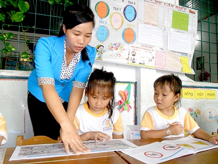 Sáng tạo nhiều biện pháp, giúp trẻ hiểu biết về an toàn giao thông