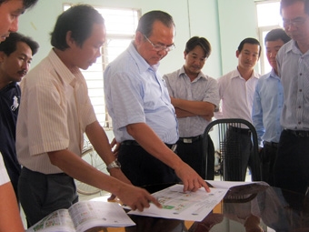 Khảo sát tình hình thực tế tại các khu dân cư, 
khu tái định cư do Công ty TNHH MTV Phát triển 
và Kinh doanh nhà TP Cần Thơ làm chủ đầu tư