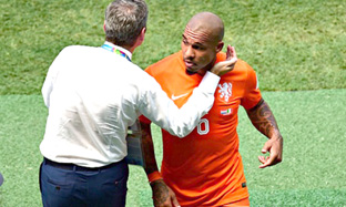 <img hspace=5 src="/img_post/3751/logowc.jpg" align=left border=0>Nigel de Jong Từ “côn đồ”
đến “người hùng” thầm lặng