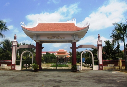 VỀ XỨ DỪA, THĂM ĐỀN THỜ NỮ TƯỚNG