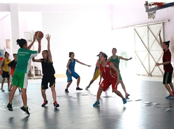 Nữ tạm ổn, nam còn lo