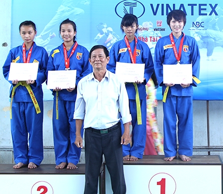 Thùy Mỵ mà mạnh mẽ !