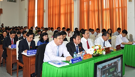 Phát huy dân chủ, thẳng thắn trao đổi, tập trung
trí tuệ bàn bạc và quyết định các vấn đề quan trọng