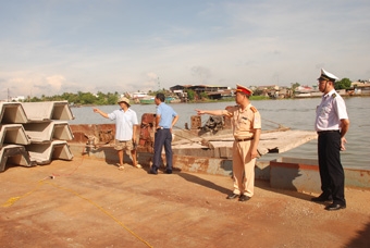 PHỐI HỢP CHẶT CHẼ TUYÊN TRUYỀN ĐẢM BẢO AN TOÀN GIAO THÔNG CẢNG, BẾN THỦY NỘI ĐỊA
