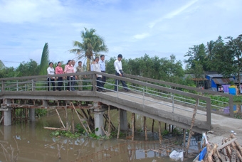 Người dân hỗ trợ 130 triệu đồng 
xây dựng cầu giao thông